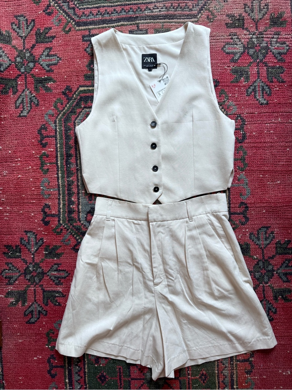 Zara Cream Tailored Vest and High-Waist Pleated Shorts Set. Small